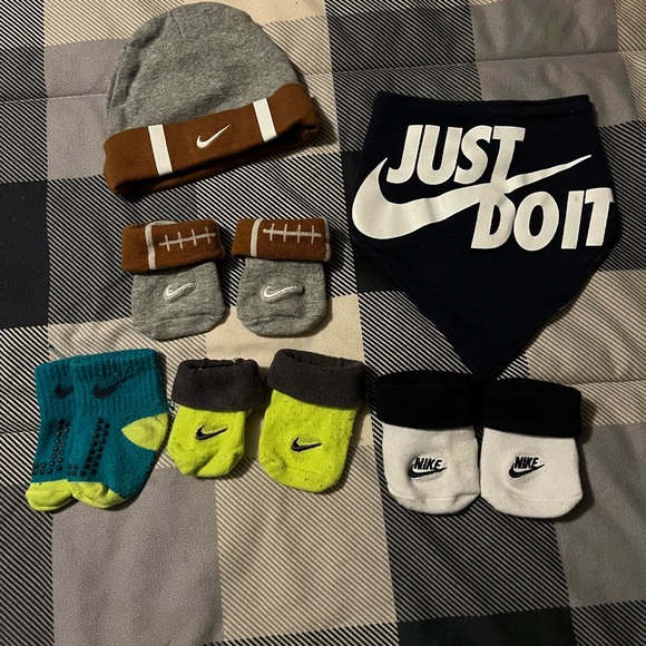 Nike Other - Nike bib, hat, and socks